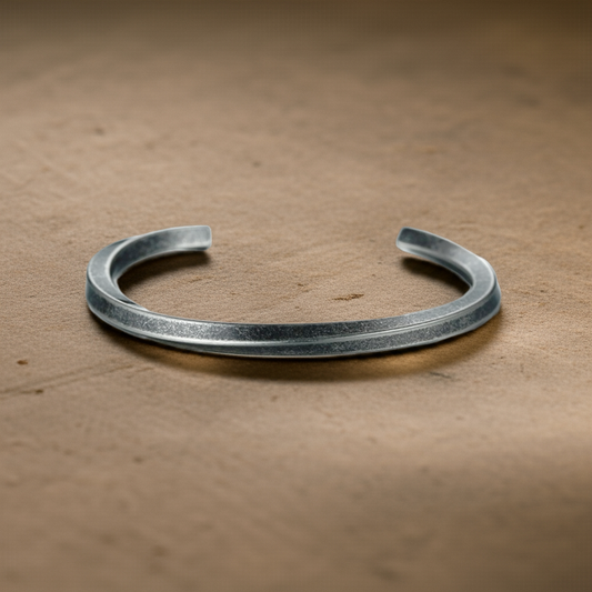 TWISTED CUFF